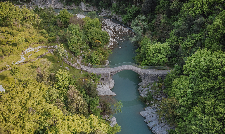 Immagine panoramica dall'alto del Ponte di Annibale, Cerreto Sannita